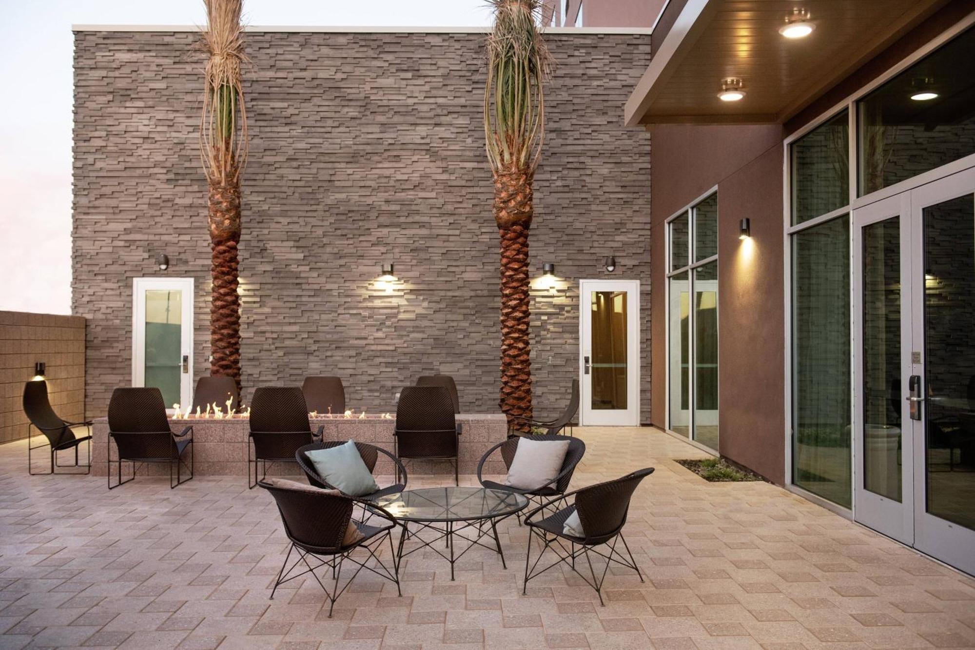 Courtyard By Marriott Mesa At Wrigleyville West Exterior foto